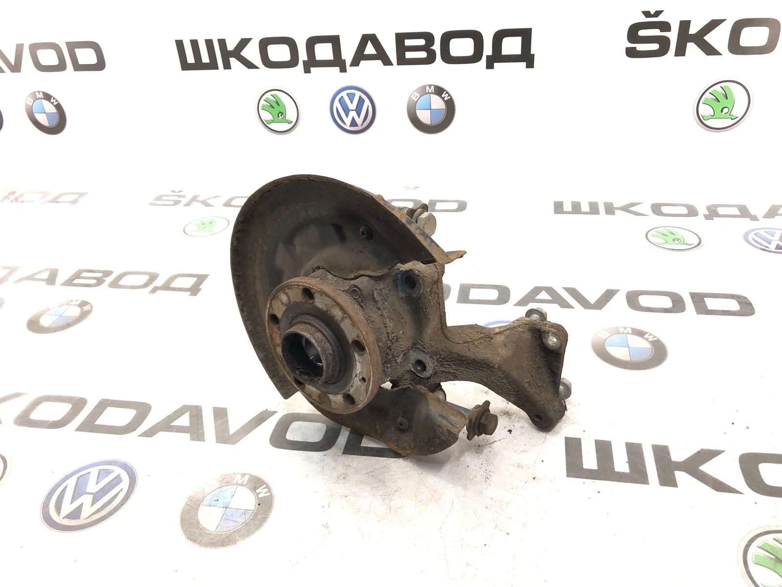 Кулак Skoda Yeti 2014 3C0505434G 5L 2.0 CFJA, задний правый