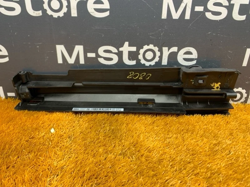 Кронштейн радиатора Bmw 1-Series 2013 17117600537 F20 N13B16A, правый