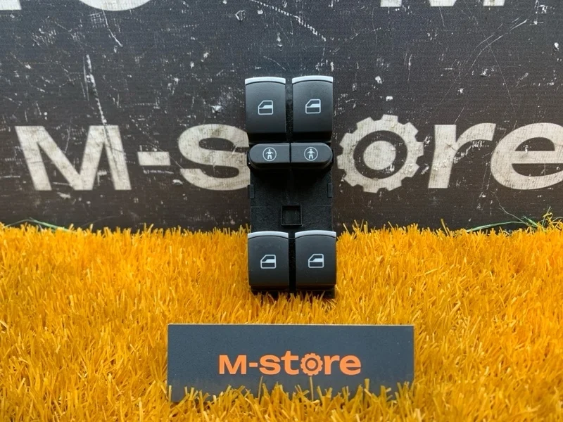 Блок управления стеклоподъемниками Volkswagen Touareg 2012 7P6959857 7P CGR, передний правый