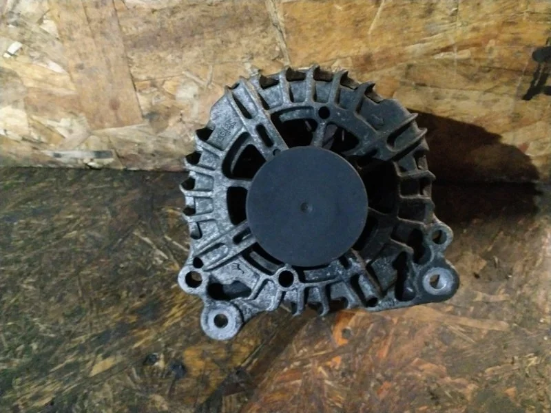 Генератор с обгонной муфтой 140а Volkswagen Touran 2011 1T3