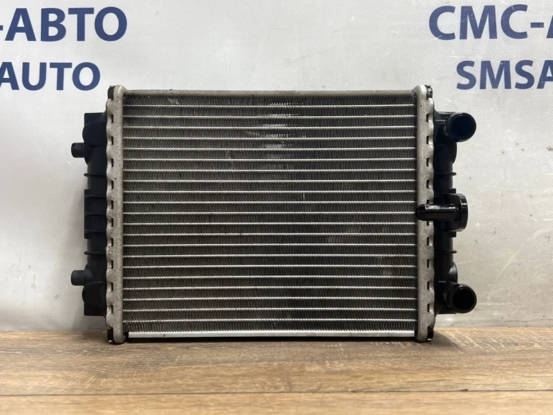 Радиатор дополнительный Audi A7 2011 8K0121212B C7 3.0 CGW