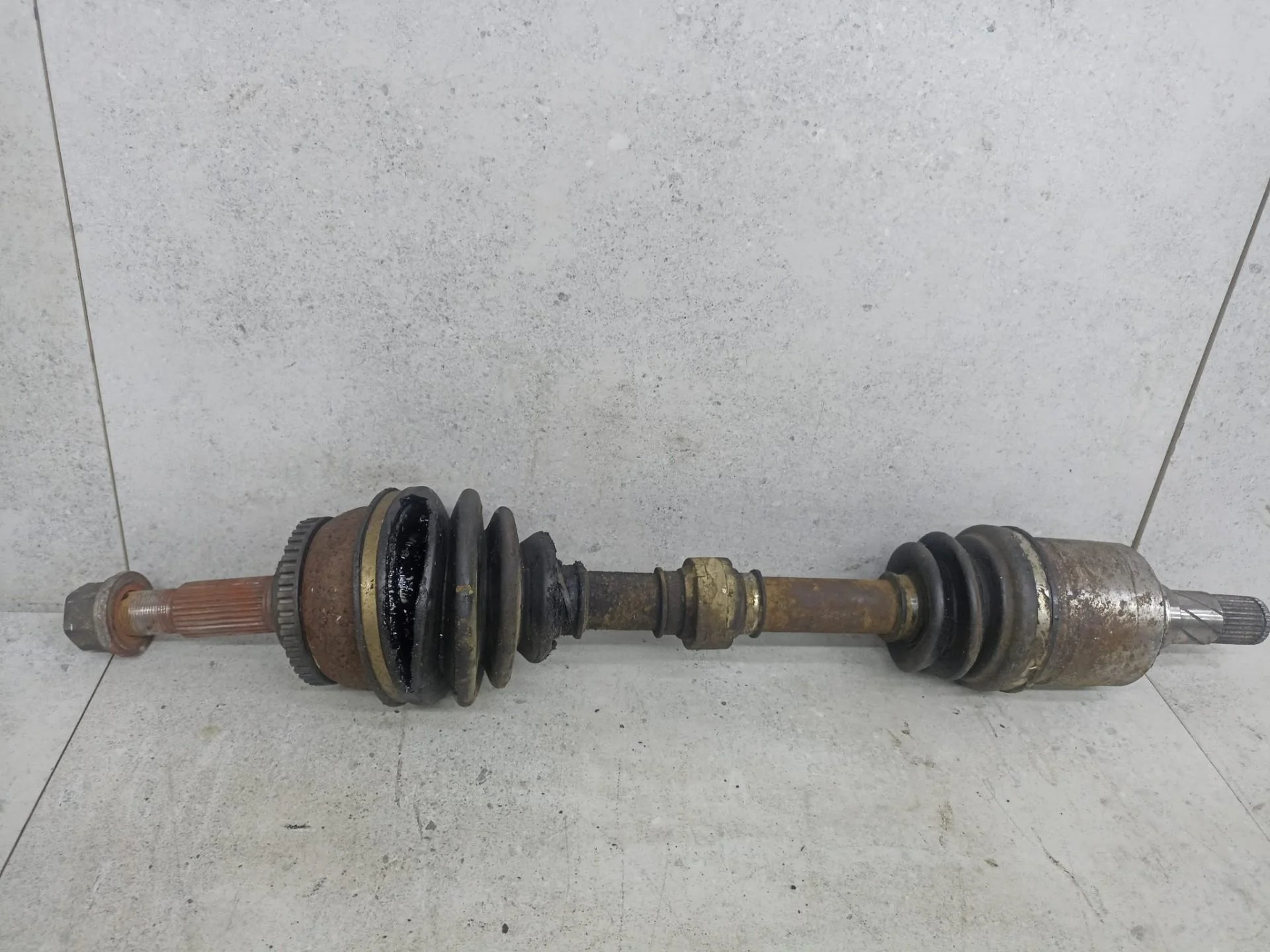 Полуось передняя левая Nissan X-Trail T30 рест.