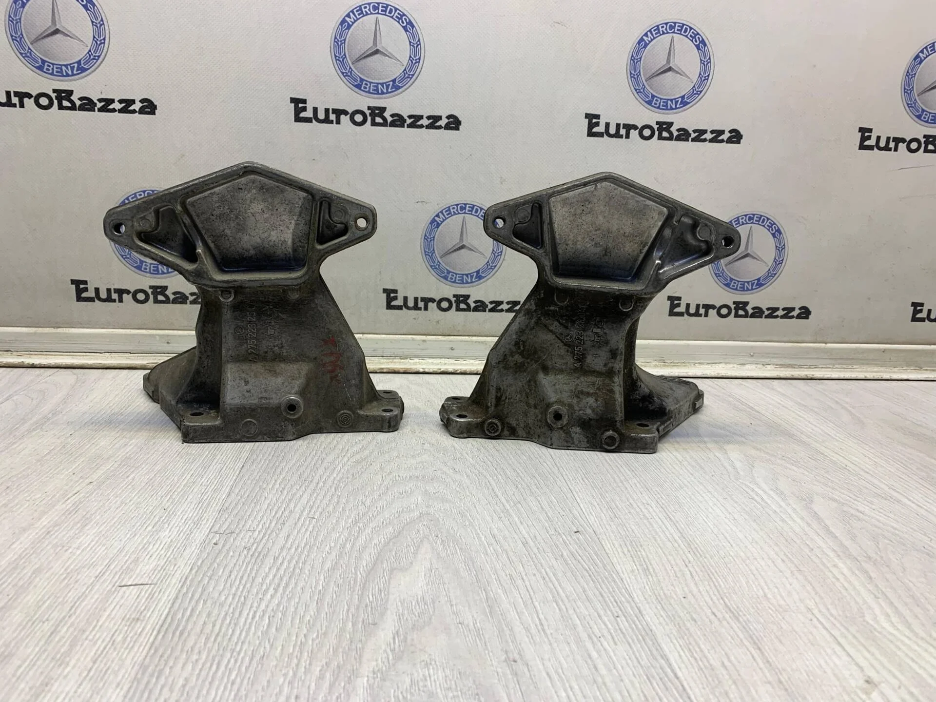 Кронштейн двигателя Mercedes М275