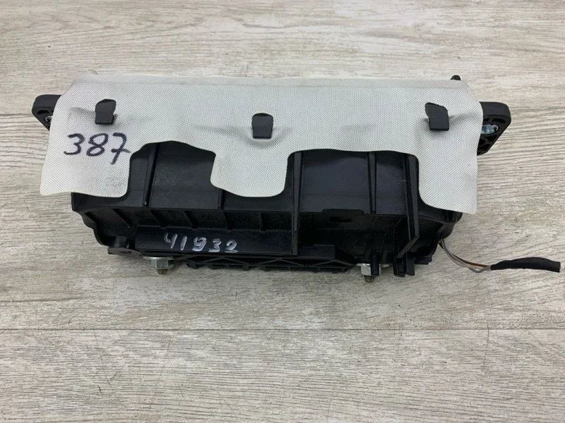 Подушка безопасности пассажира Volkswagen Passat B7 2013 3AA880204B УНИВЕРСАЛ CAYC