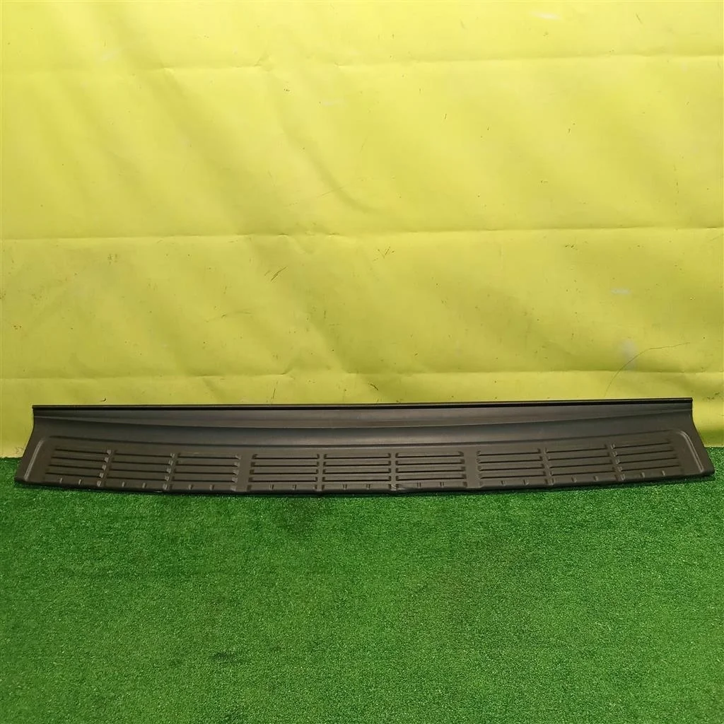 Накладка заднего бампера  Toyota Land Cruiser (200) 2012 5216260040 8331