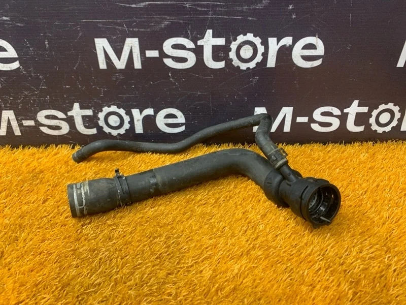 Патрубок радиатора верхний Audi A4 2008 8E0121101 B7 ALT