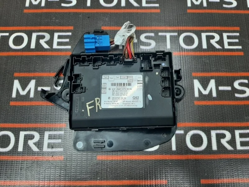 Блок управления дверью Mercedes-Benz S-Class 2006 A2218709686 W221 272.965, передний правый