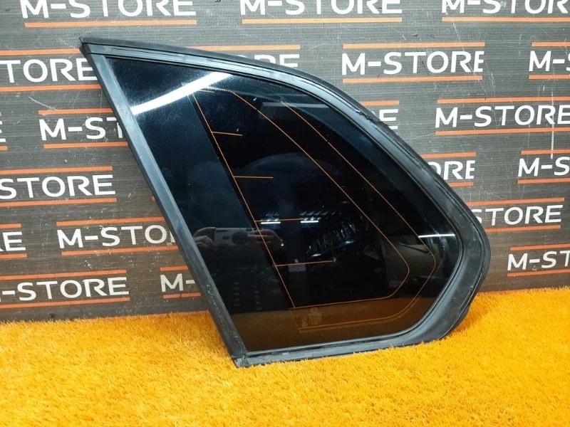 Стекло собачника Bmw X5 2007 7163075 E70 N52B30A, заднее левое