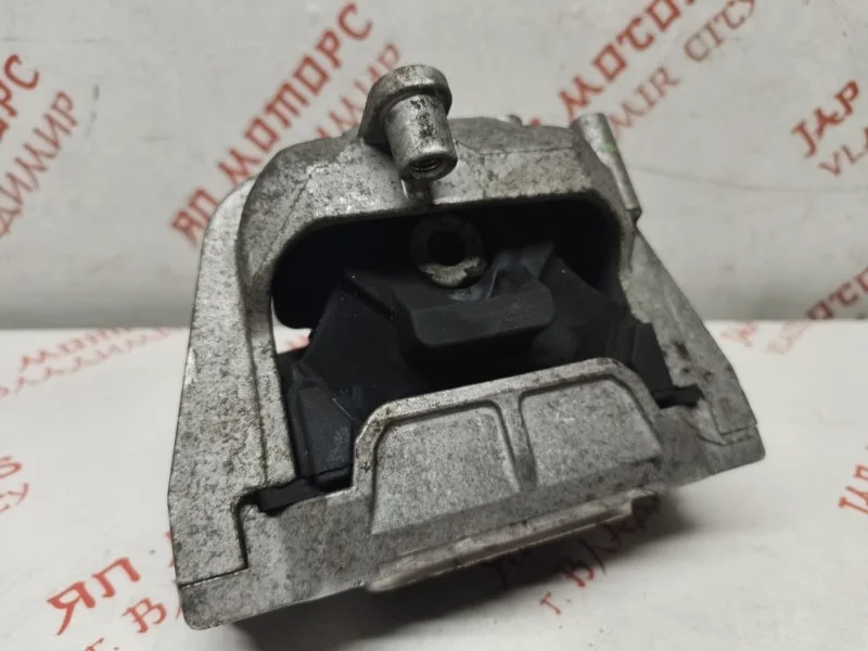 Подушка двигателя Volkswagen Passat B6 СЕДАН AXZ