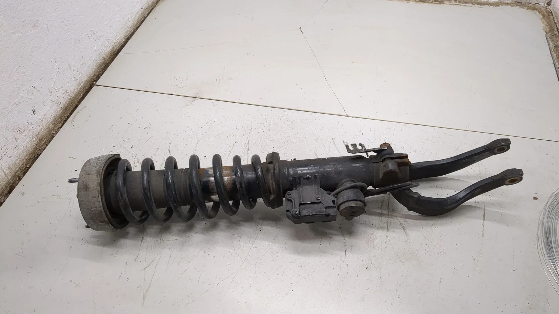 Амортизатор подвески BMW X5 E70 2006-2013 КПП автомат 4х4 (АКПП) N62B48B Бензин 4.8 л Инжектор