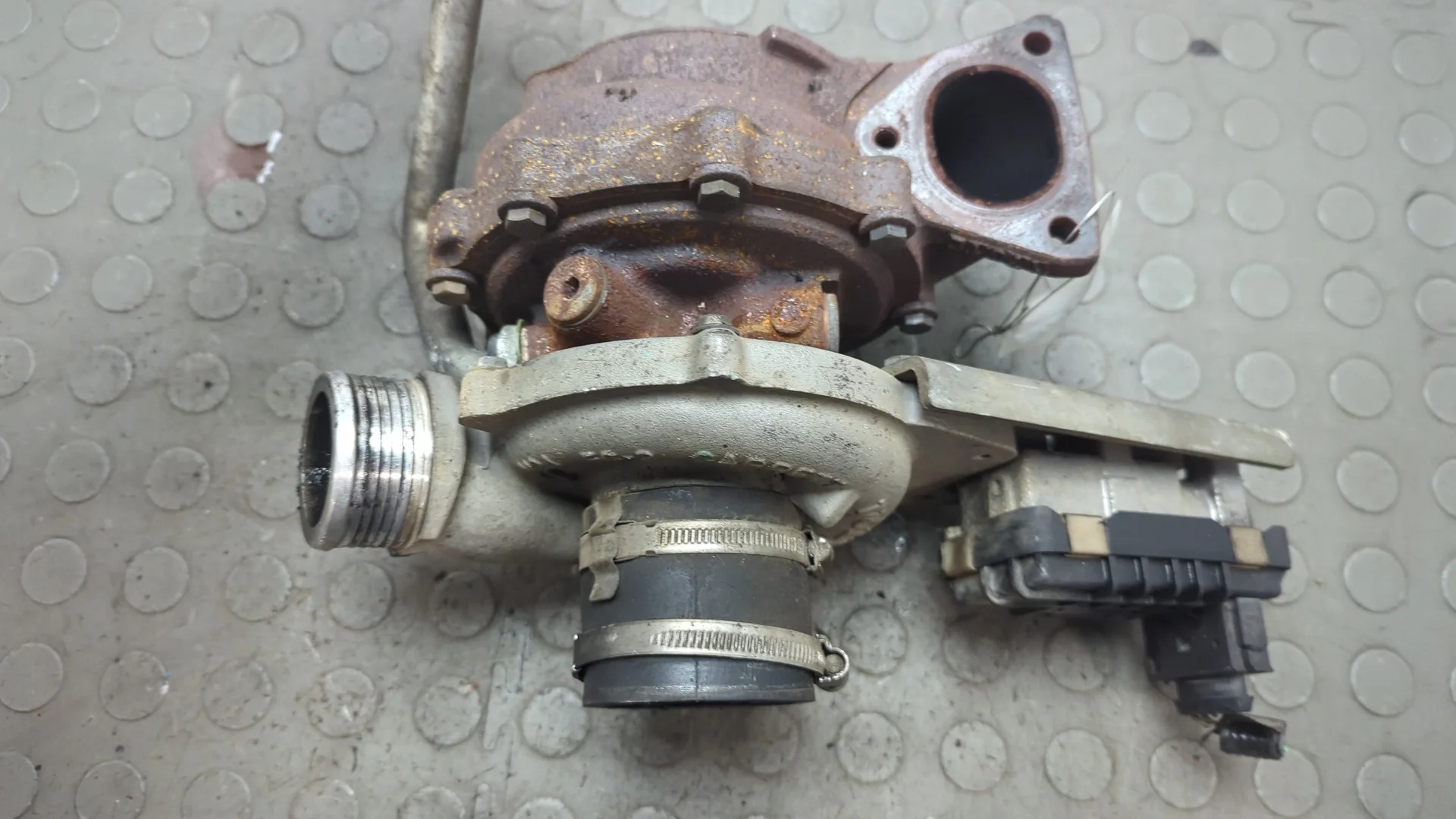 Турбина Volvo XC70 2000-2007 КПП автомат 4х4 (АКПП) D5244T4 Дизель 2.4 л Турбо