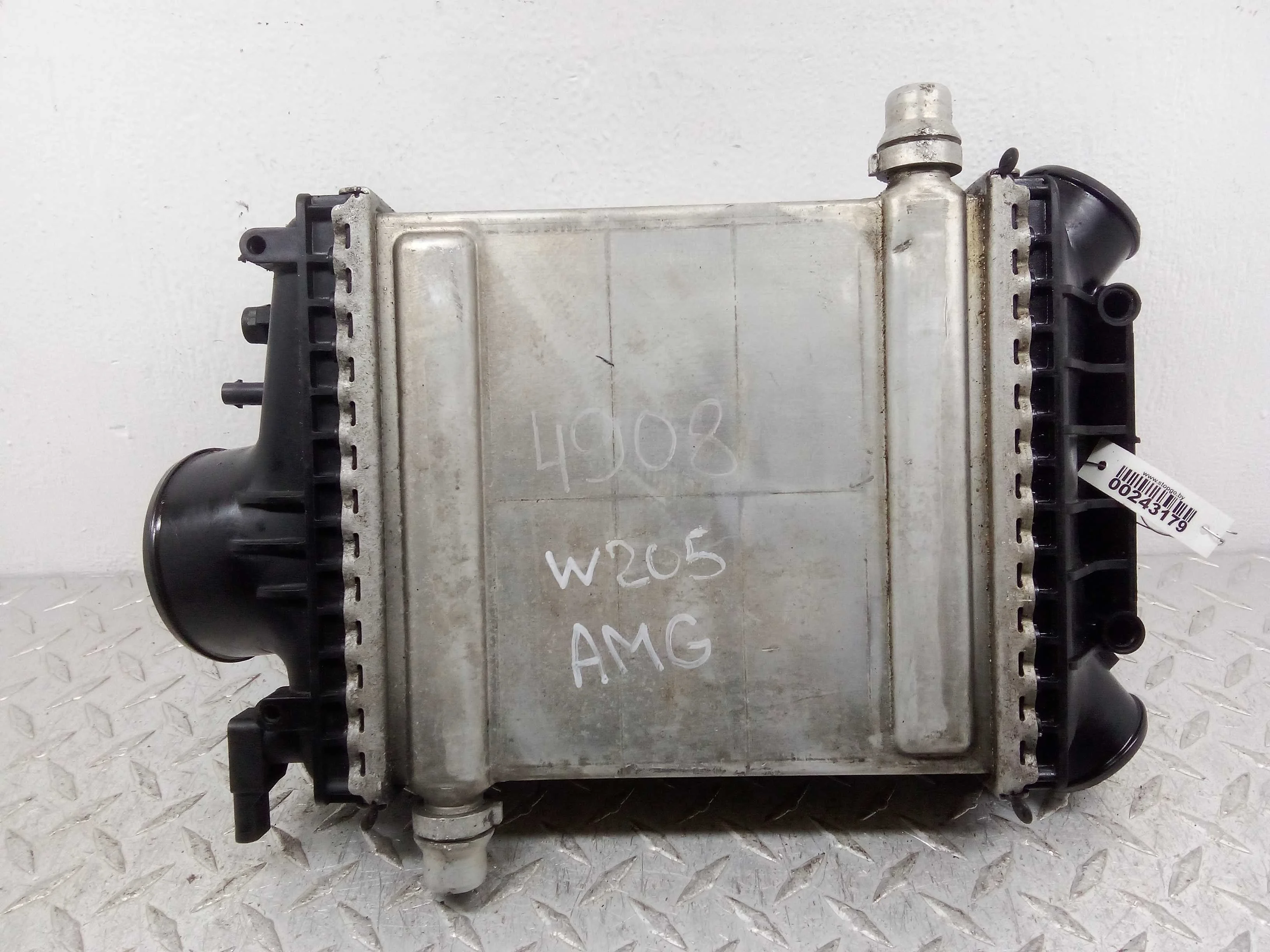 Радиатор интеркулера Mercedes C-Klasse (W205) 2014 - 2018 бензин 4.3 Автомат