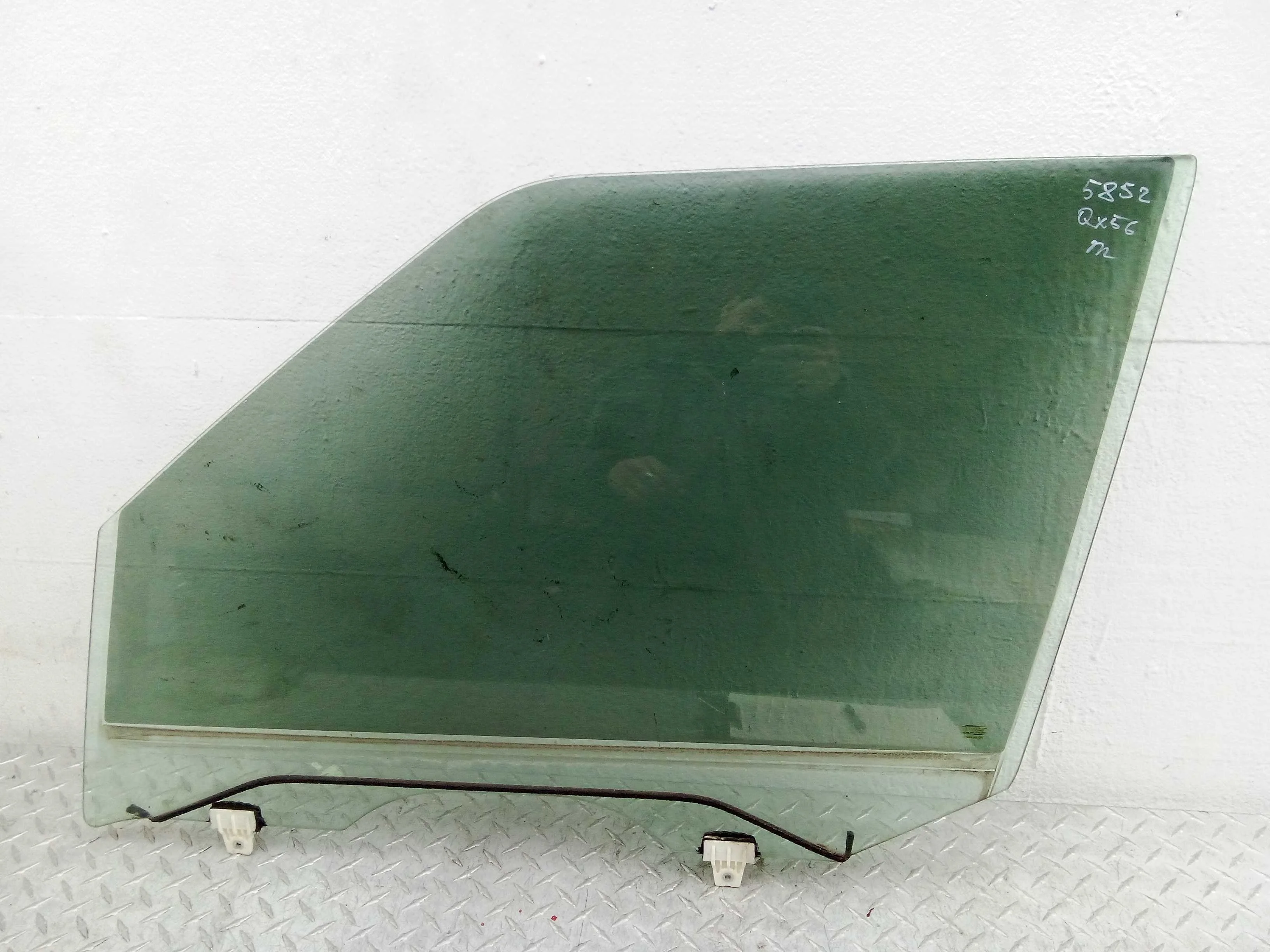 Стекло двери передней левой Infiniti QX56 (Z62) 2010 - 2013 бензин 5.6 Автомат