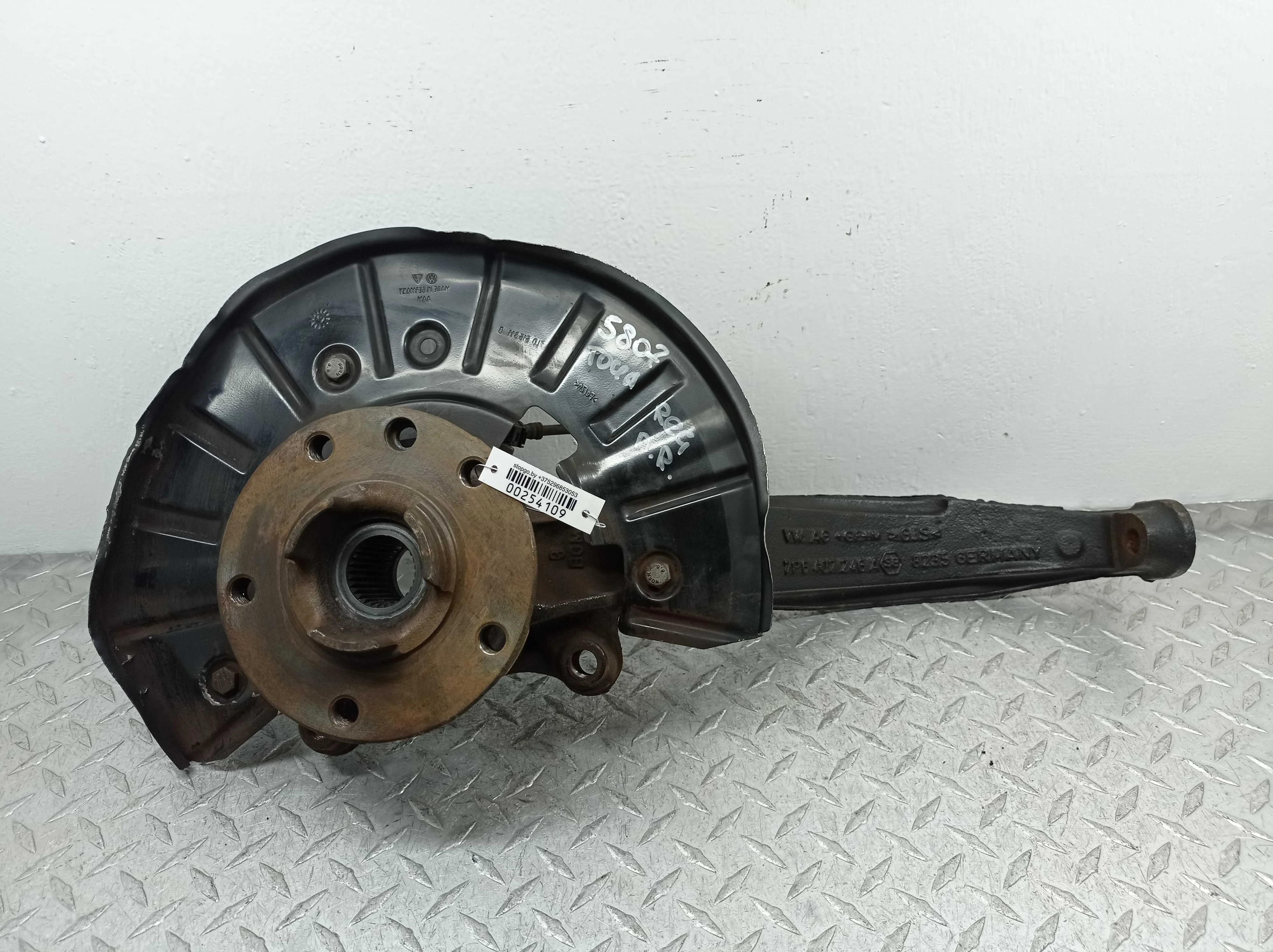 Кулак поворотный правый Volkswagen Touareg II (7P) 2010 - 2014 бензин 3.6 Автомат