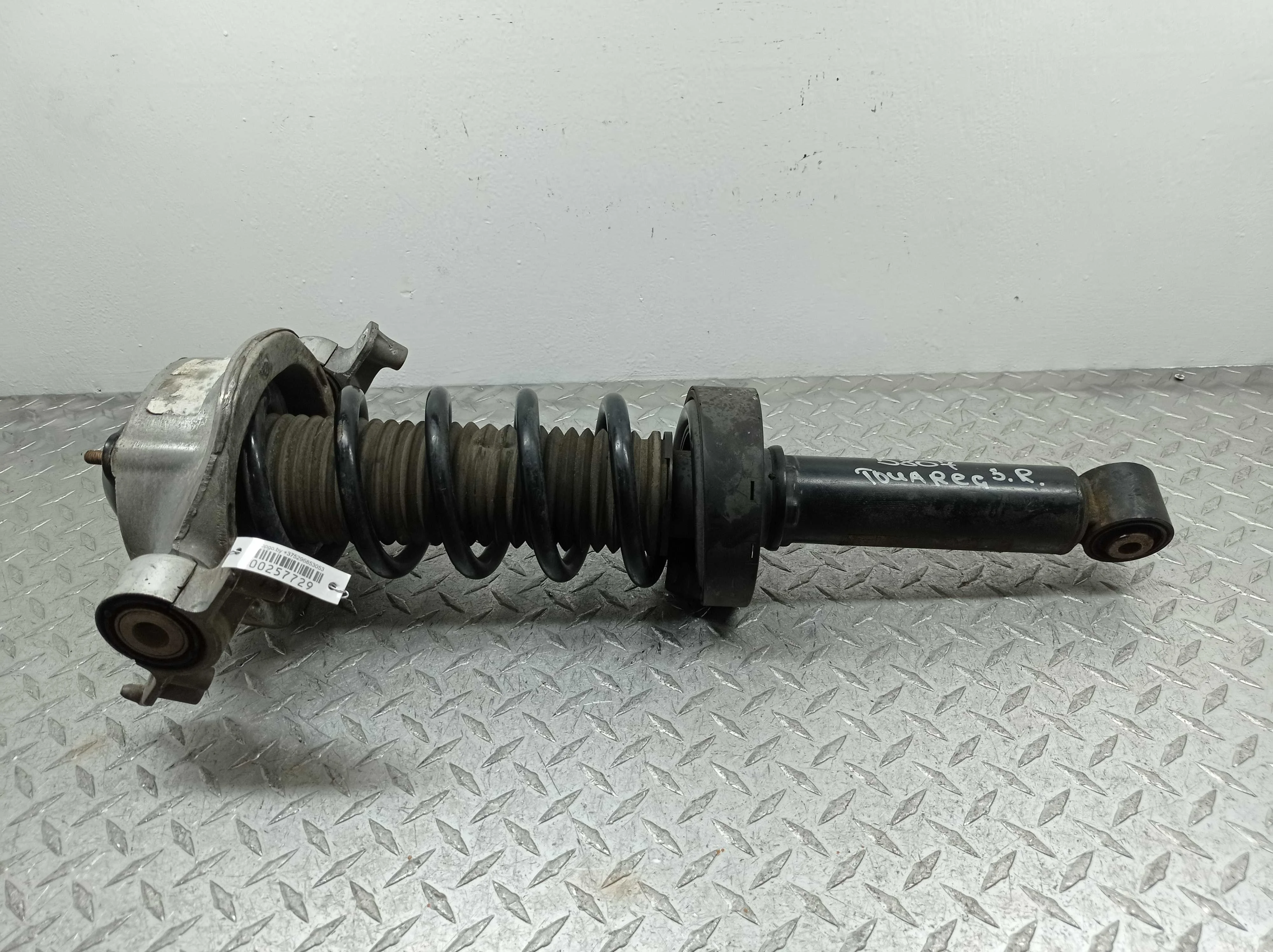 Амортизатор задний правый Volkswagen Touareg II (7P) 2010 - 2014 бензин 3.6 Автомат