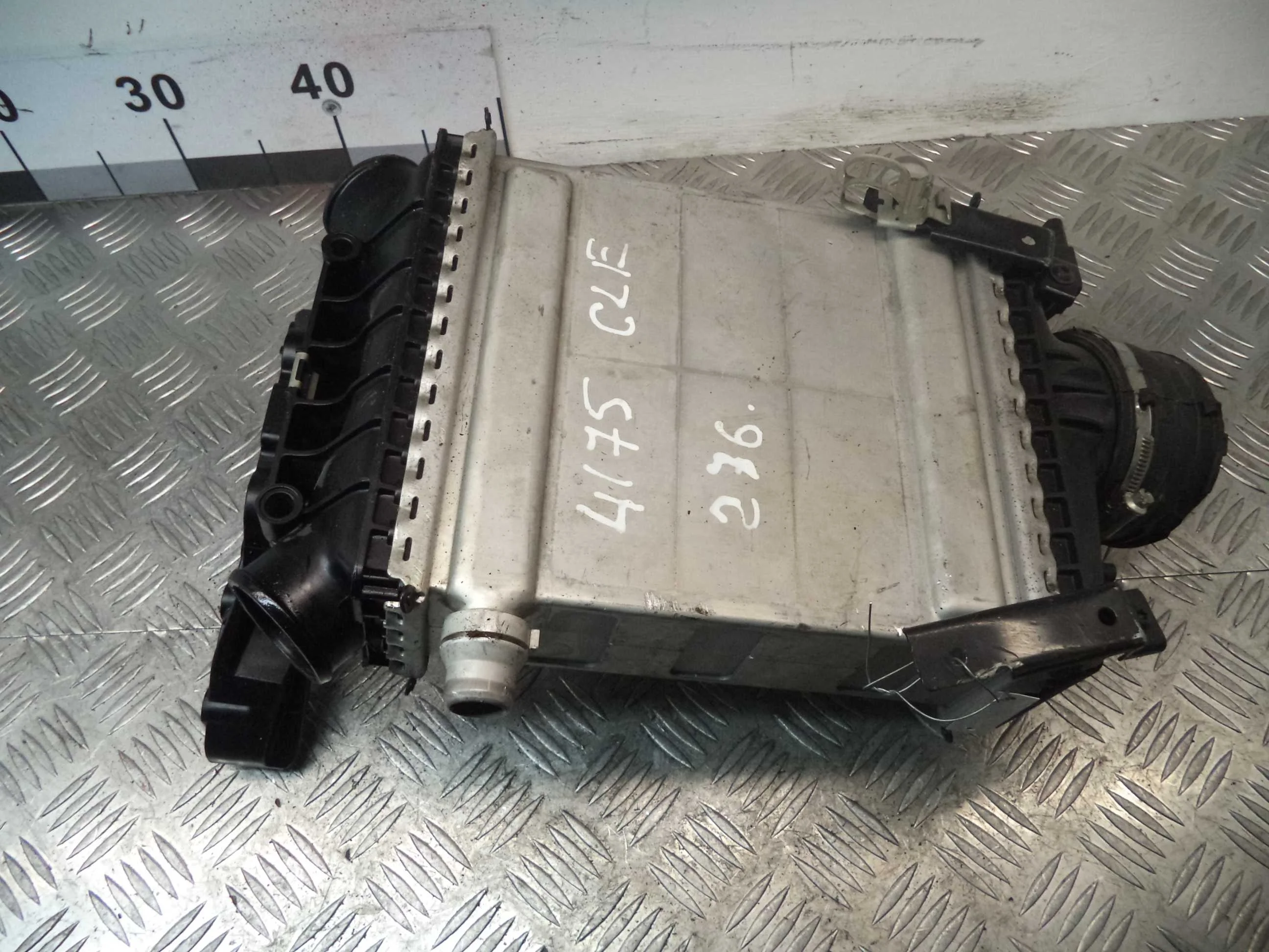 Радиатор интеркулера Mercedes GLE (W166) 2015 - 2019 бензин 3.0 Автомат