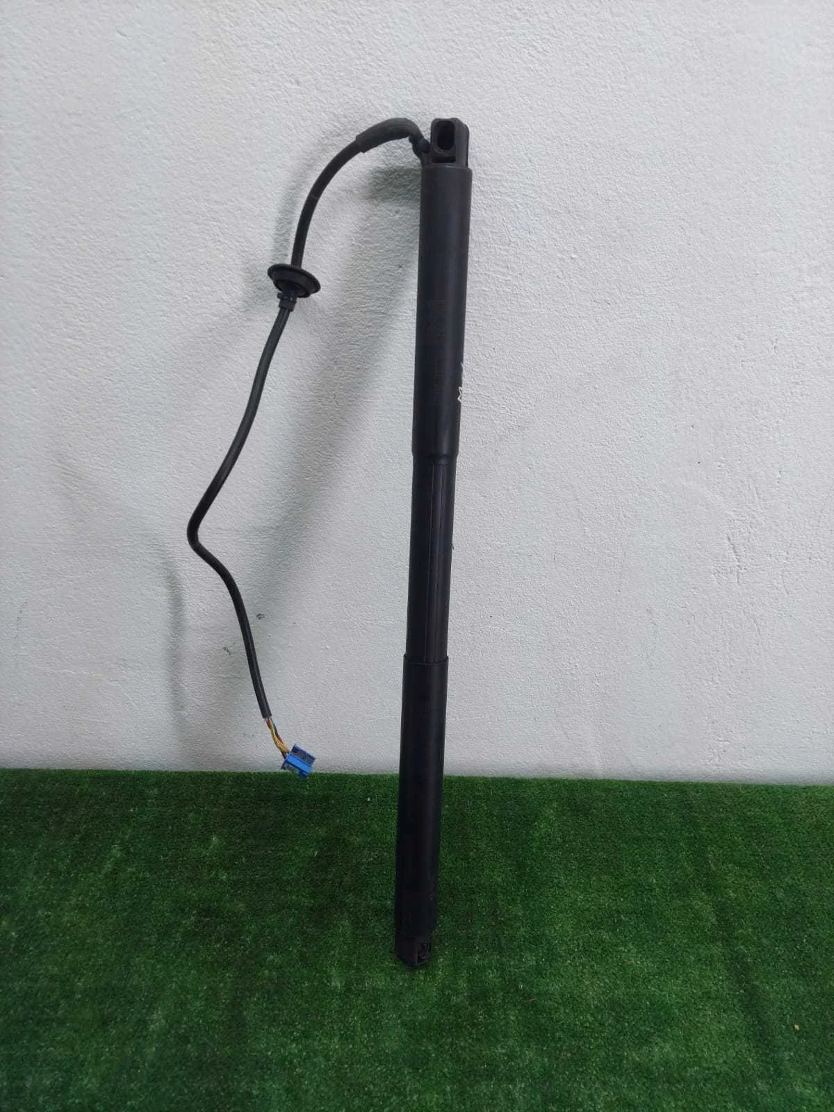 Амортизатор крышки багажника Mercedes GLS (X166) 2015 - 2019 дизель 3.5 Автомат