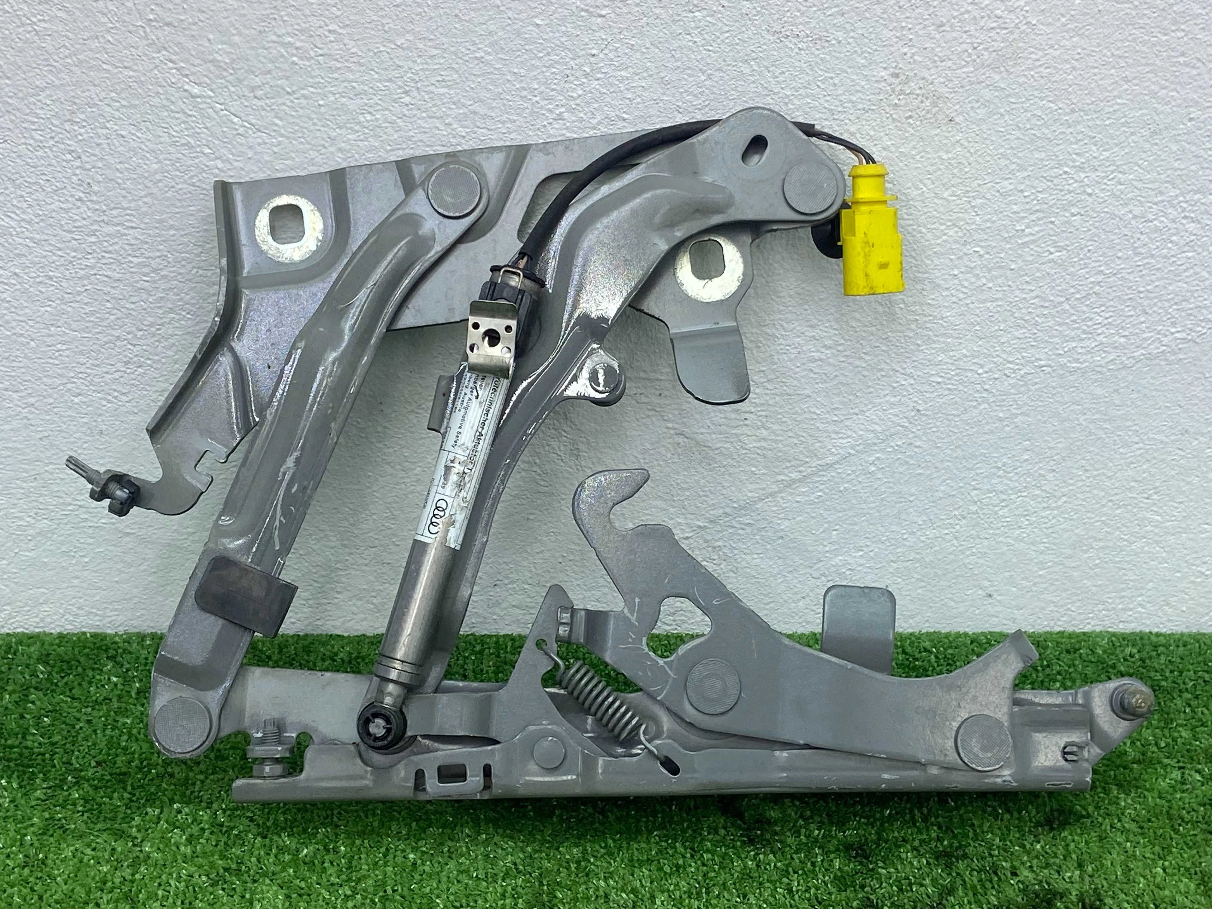 Петля капота левая Audi SQ5 (FY) 2017 - 2020 дизель 3.0 Автомат