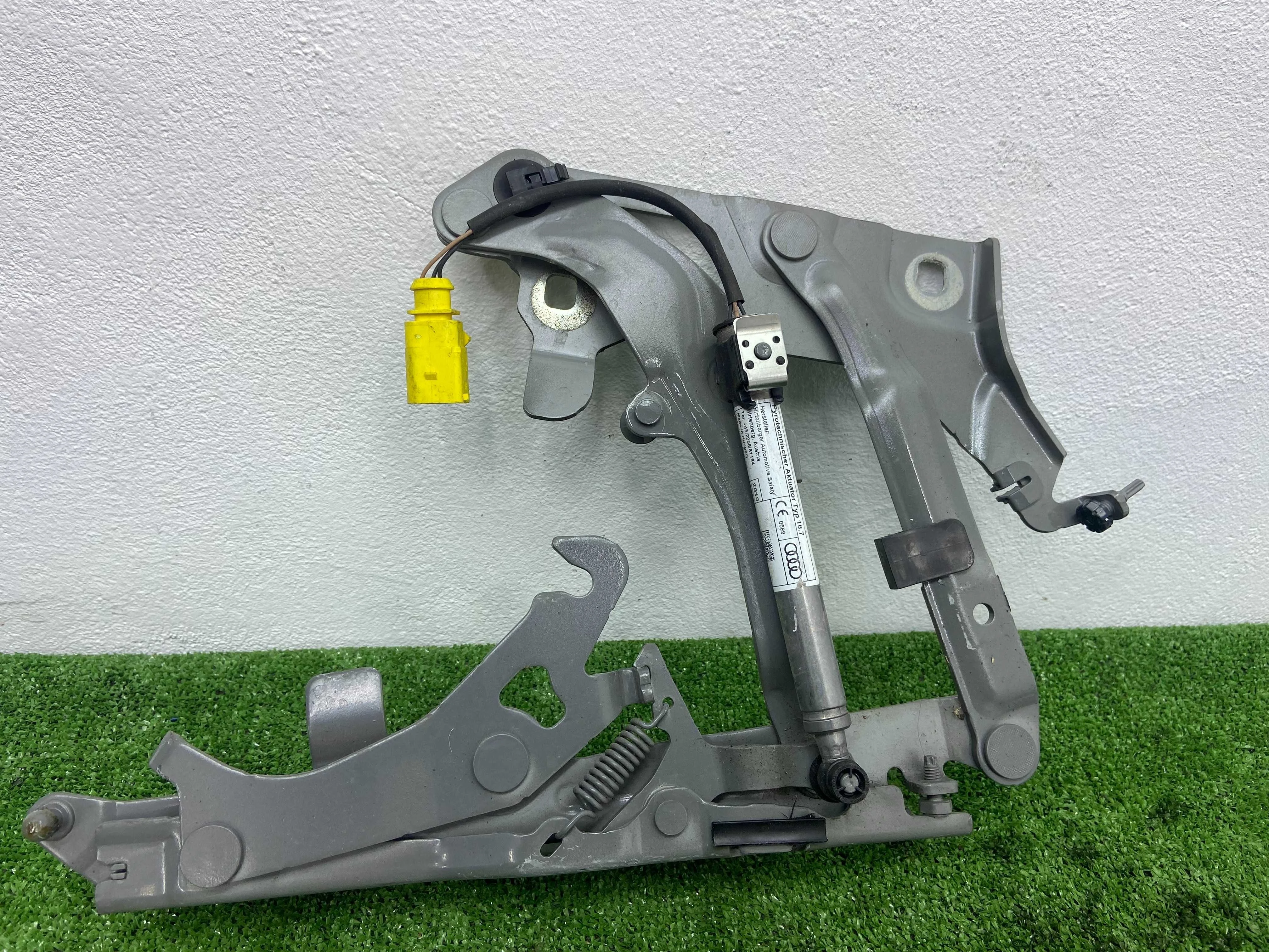 Петля капота правая Audi SQ5 (FY) 2017 - 2020 дизель 3.0 Автомат