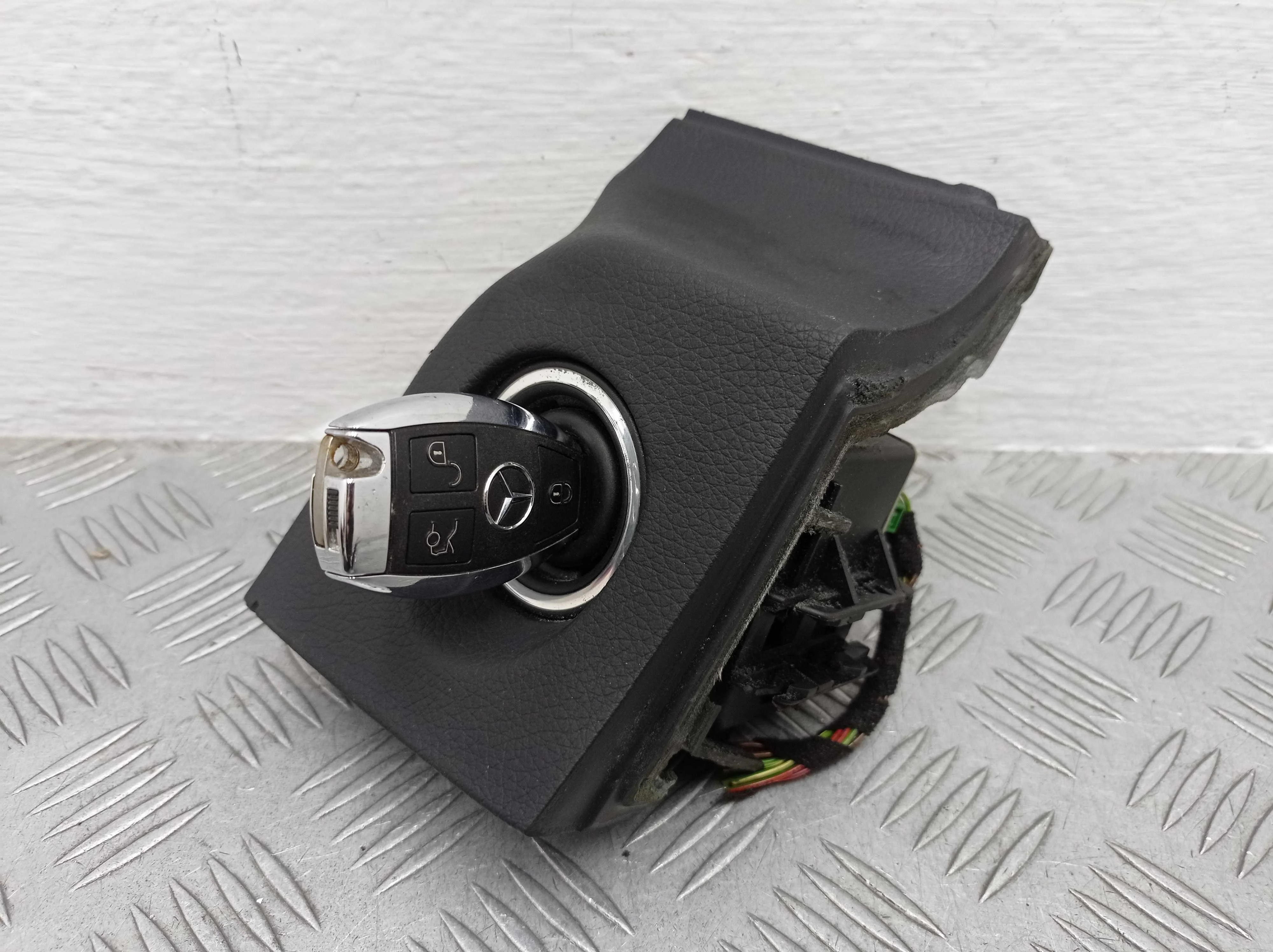 Замок зажигания Mercedes E-klasse (W212) Рестайлинг 2013 - 2016 дизель 2.2 Автомат