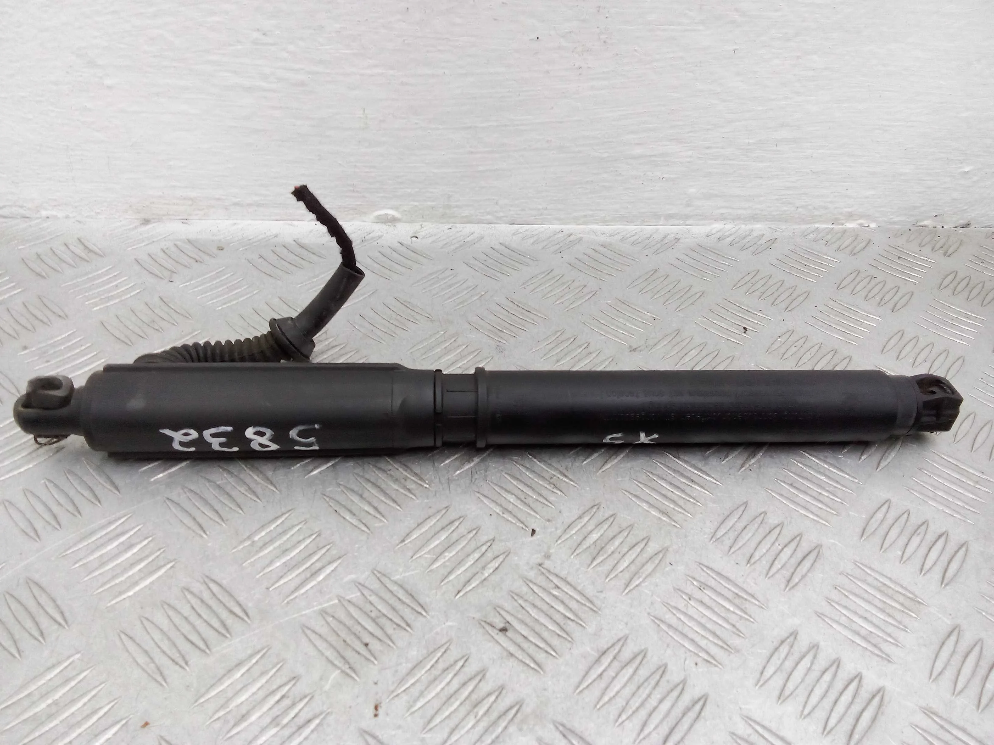 Амортизатор крышки багажника BMW X5 E70 рестайлинг 2010 - 2013 дизель 3.5 Автомат