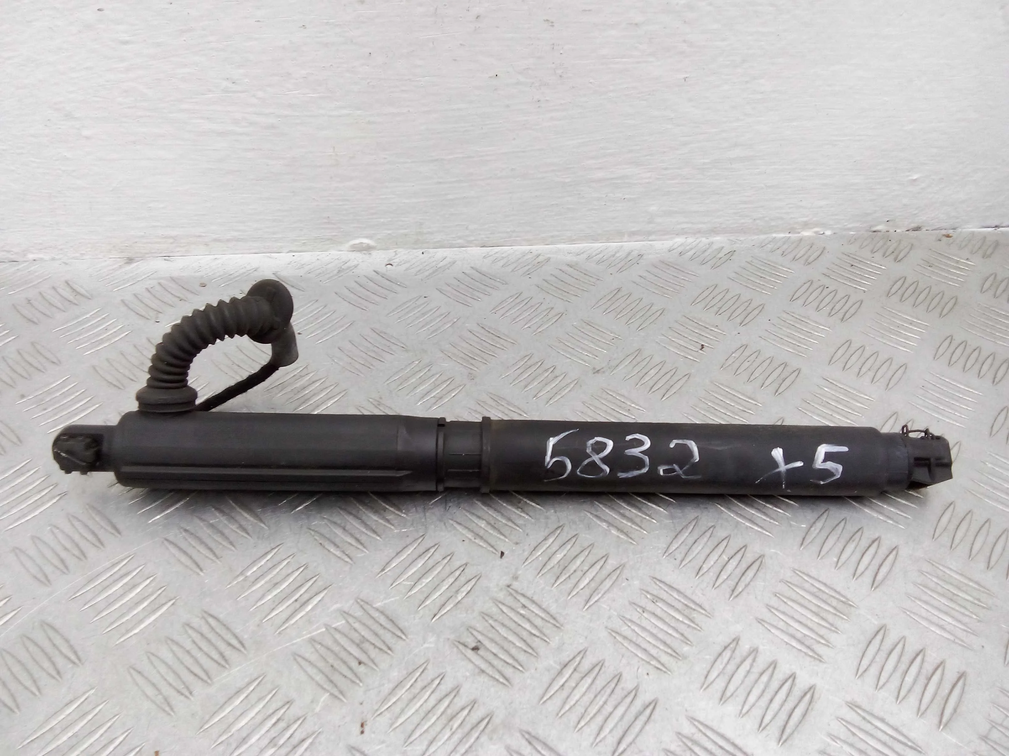 Амортизатор крышки багажника BMW X5 E70 рестайлинг 2010 - 2013 дизель 3.5 Автомат