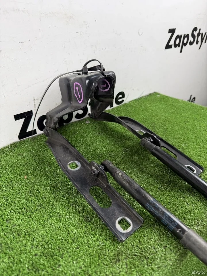 Петли капота левая + правая audi q5 8r