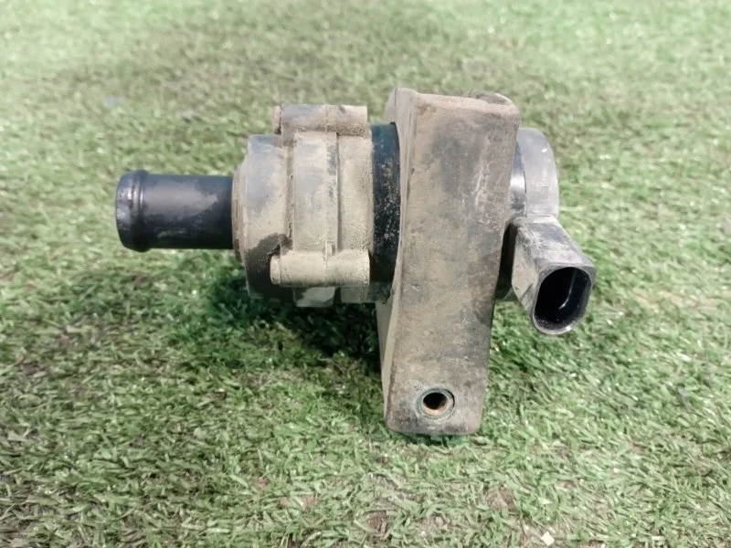 Насос (помпа) электрический Volkswagen Golf