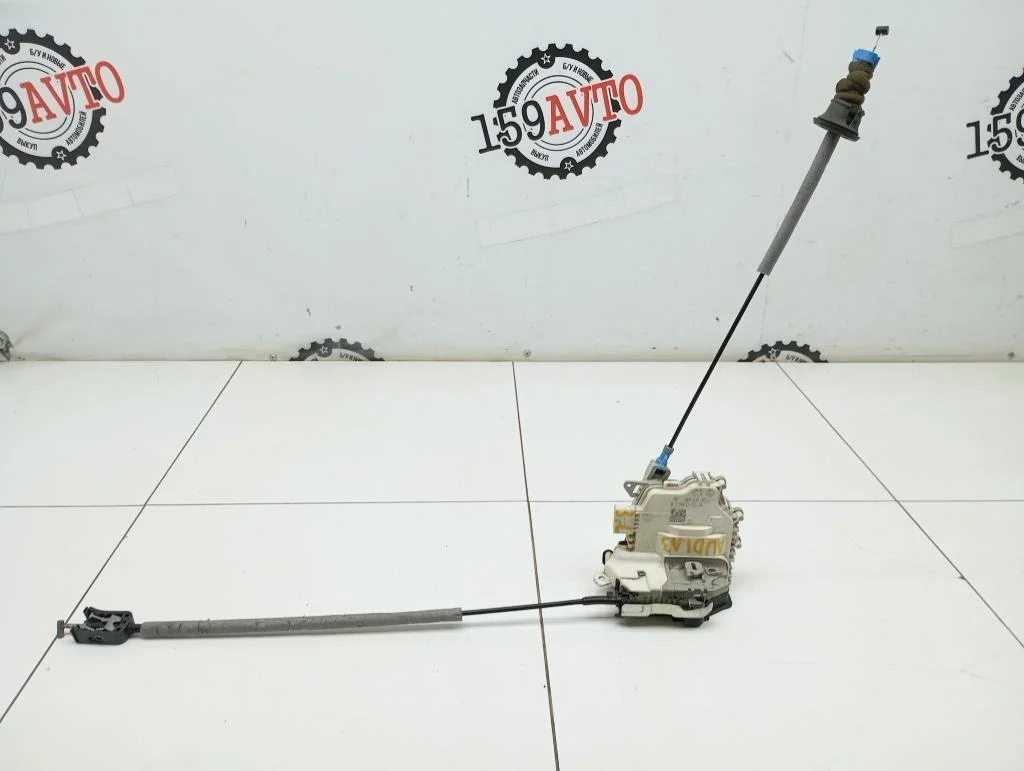 Замок двери задней левой Audi A3 8V