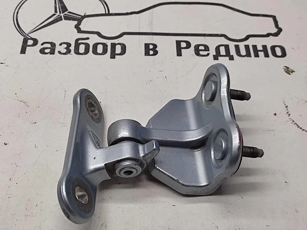 Петля двери Mercedes-Benz