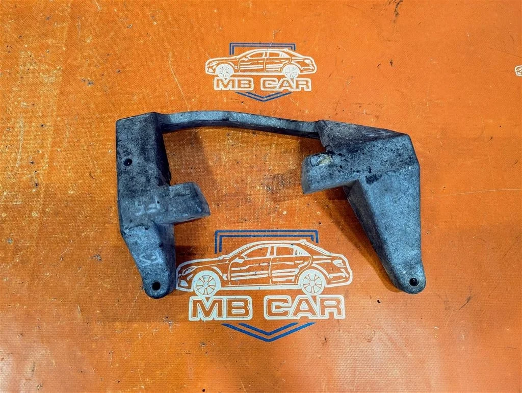 Кронштейн Mercedes-Benz