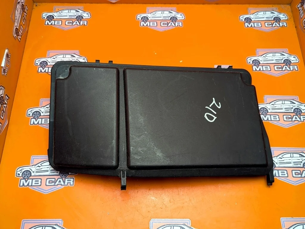 Крышка блока предохранителей Mercedes-Benz