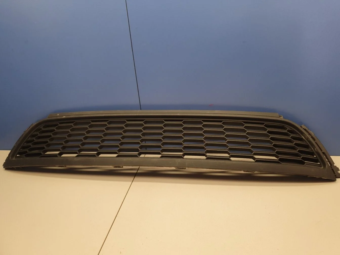 Решетка в бампер центральна для Volkswagen Polo 2009-2015