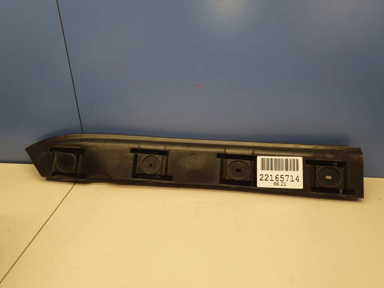 Направляющая заднего бампера правая для Volkswagen Jetta A5 2006-2010