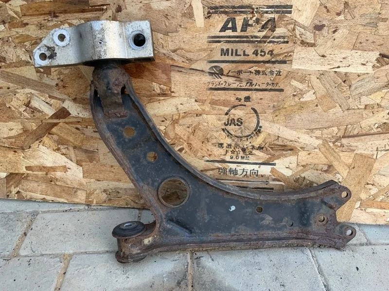 Рычаг подвески Volkswagen Jetta 5