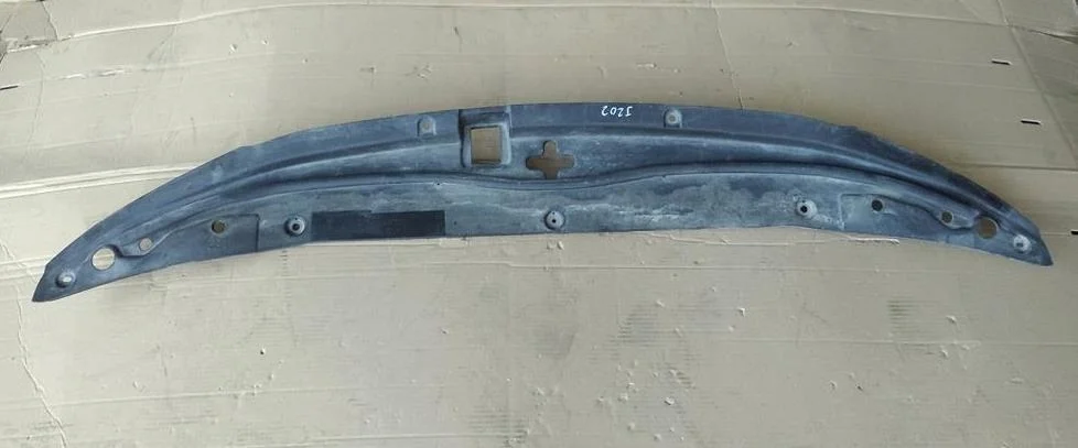 Б.у. накладка на панель радиатора TOYOTA LAND CRUISER J200 TOYOTA LAND CRUISER J200