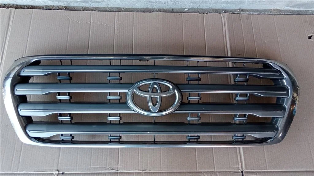 Б.у. решетка радиатора TOYOTA LAND CRUISER J200 TOYOTA LAND CRUISER J200
