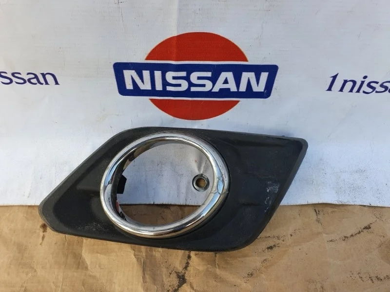 Накладка противотуманной фары Nissan X Trail 2014-2018 гг 622564BA0B T32 MR20DD, передняя правая
