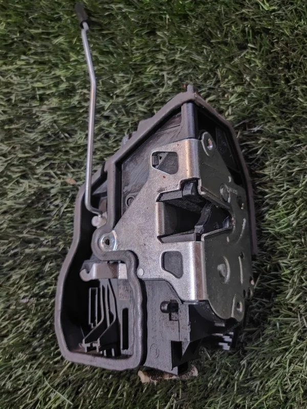 Замок двери BMW 335i F30