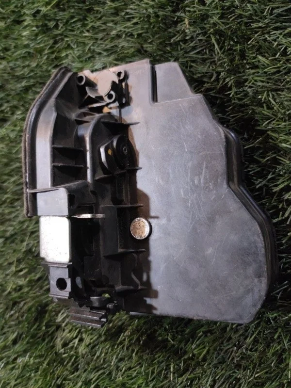 Замок двери BMW X3 .0is E83