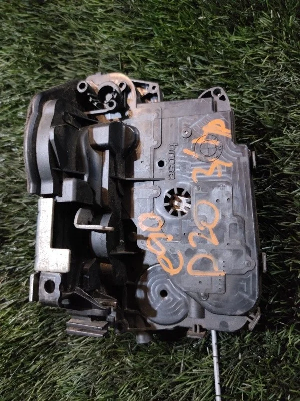 Замок двери BMW 320D E90