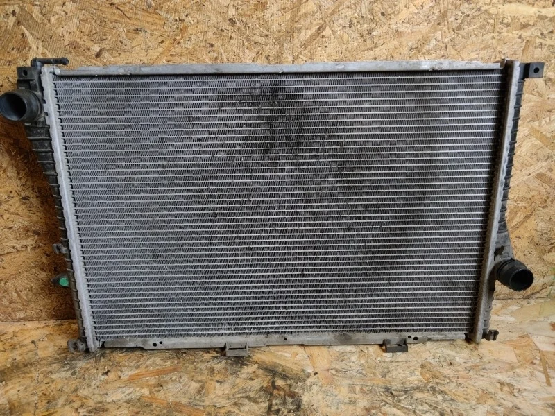Радиатор охлаждения двигателя BMW 530i E39