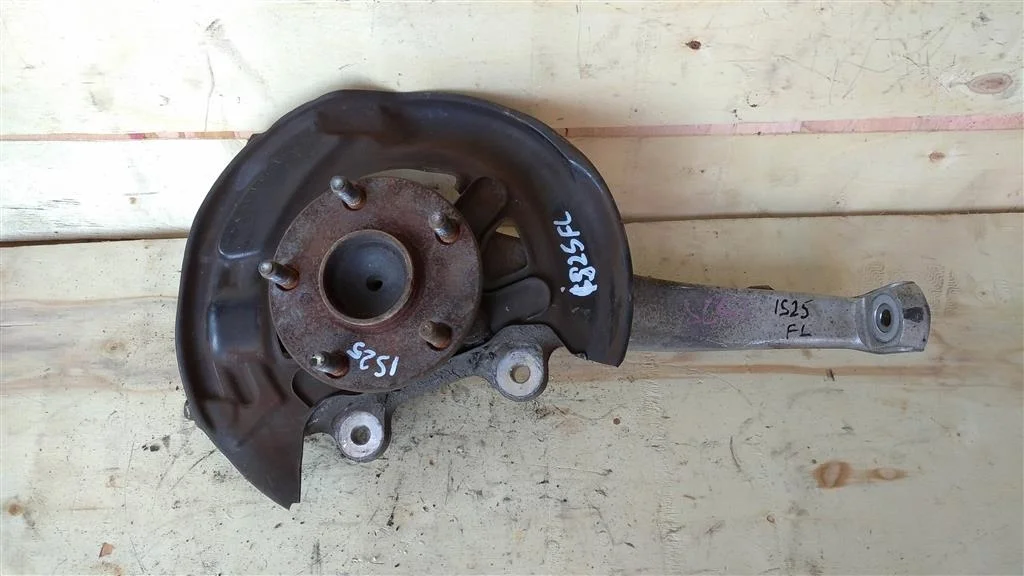 Б.у. кулак поворотный LEXUS IS250 GSE20 LEXUS IS250 GSE20