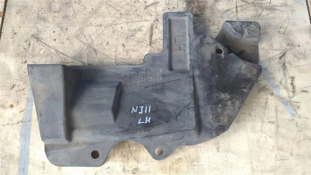 Б.у. пыльник двигателя NISSAN QASHQAI J10 NISSAN QASHQAI J10