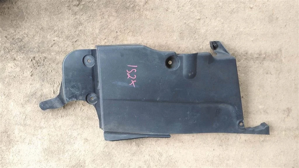 Б.у. накладка на панель радиатора LEXUS IS250 GSE20 LEXUS IS250 GSE20