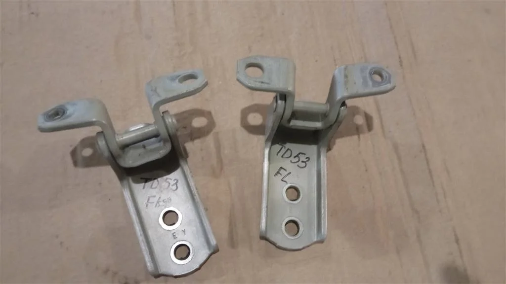 Б.у. петля двери SUZUKI GRAND VITARA JB420 SUZUKI GRAND VITARA JB420