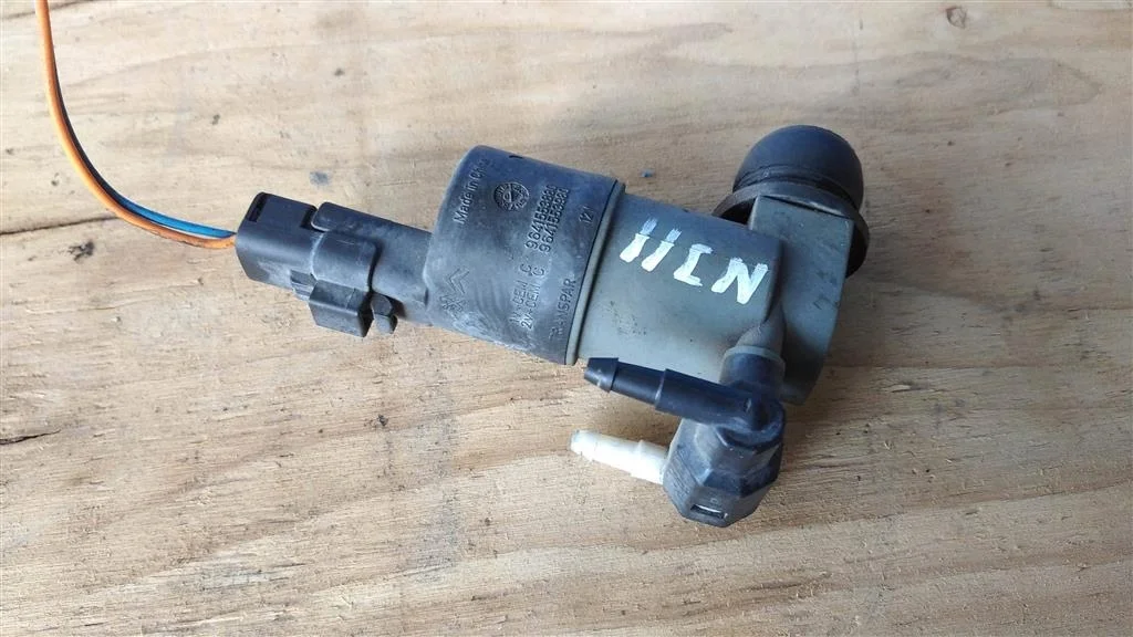 Б.у. насос омывателя NISSAN QASHQAI J10 NISSAN QASHQAI J10