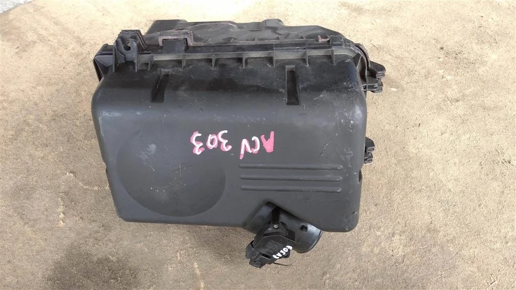 Б.у. корпус воздушного фильтра TOYOTA CAMRY V30 TOYOTA CAMRY V30