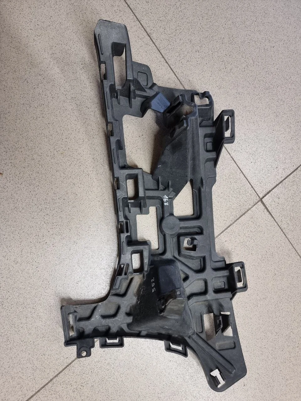 Кронштейн переднего бампера правый Volvo xc90 2 2014-2019 Volvo XC90 II L 2014-2019