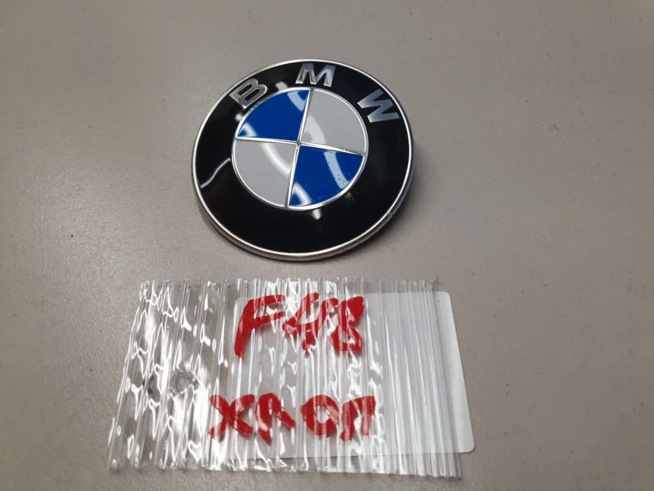 Эмблема крышки багажника для BMW X1 F48 2015-2023